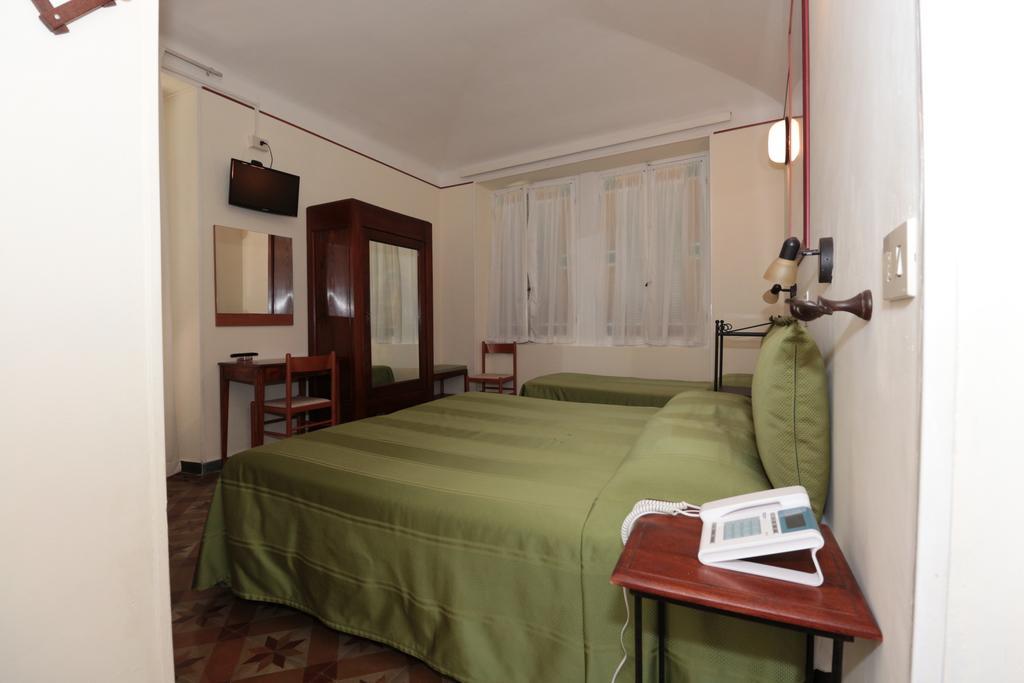 Hotel Villa Amelia Alassio Kamer foto