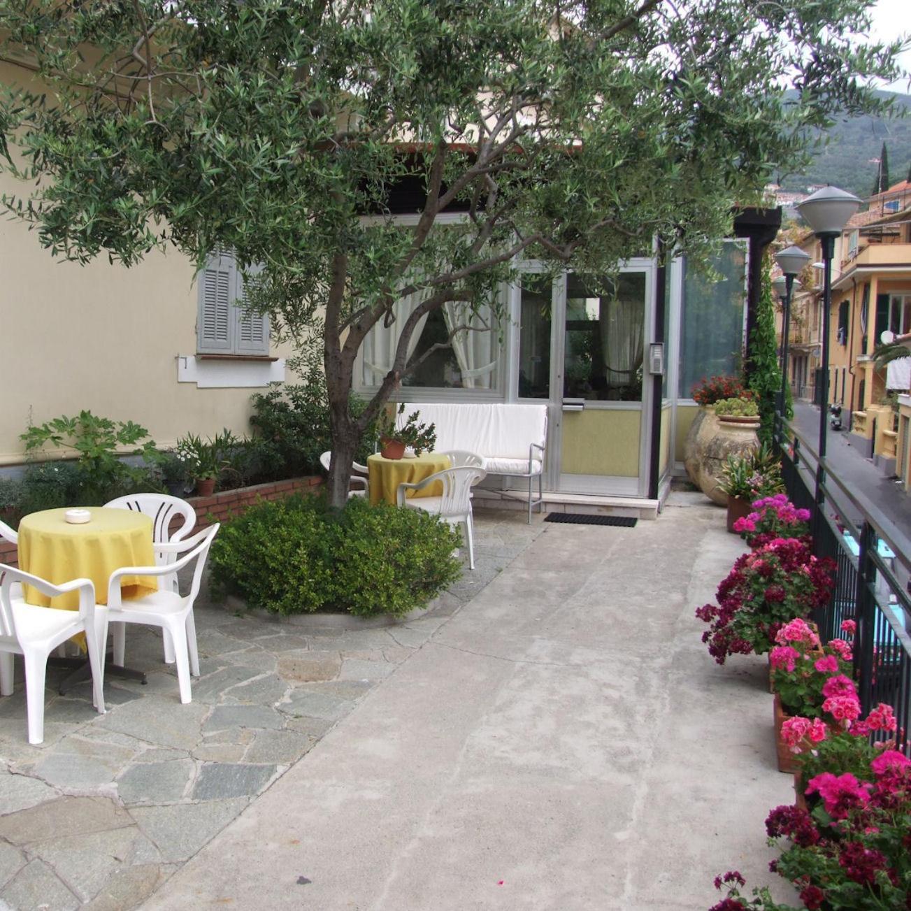 Hotel Villa Amelia Alassio Buitenkant foto